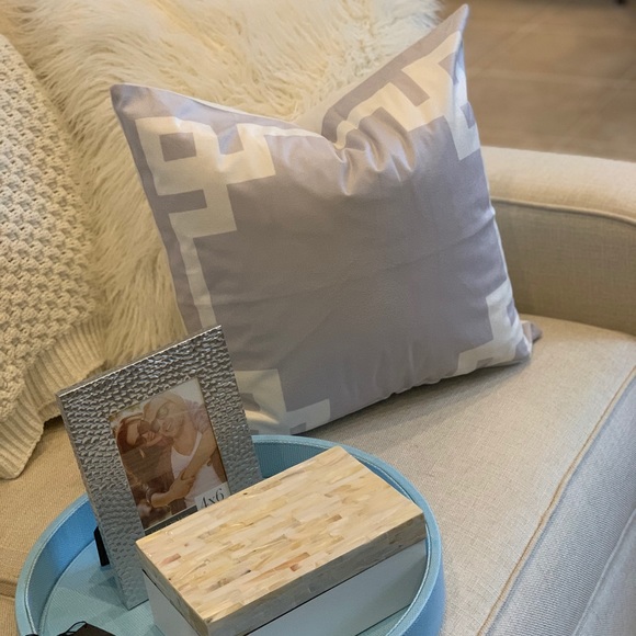 STUNNING GRAY PILLOW - Picture 7 of 8